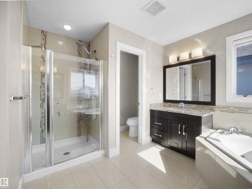3694 Claxton Place, Edmonton, AB - Indoor Photo Showing Bathroom