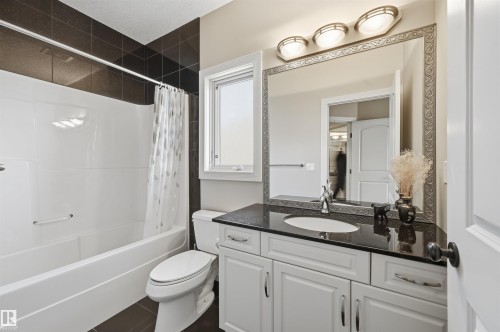 831 Hollands Landing, Edmonton, AB - Indoor Photo Showing Bathroom
