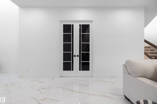 3904 Ginsburg Crescent, Edmonton, AB - Indoor Photo Showing Other Room