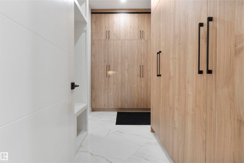 3904 Ginsburg Crescent, Edmonton, AB - Indoor Photo Showing Other Room