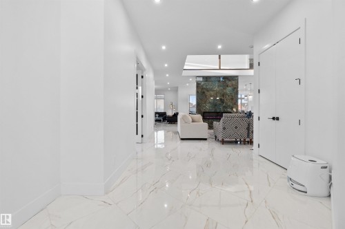 3904 Ginsburg Crescent, Edmonton, AB - Indoor Photo Showing Other Room