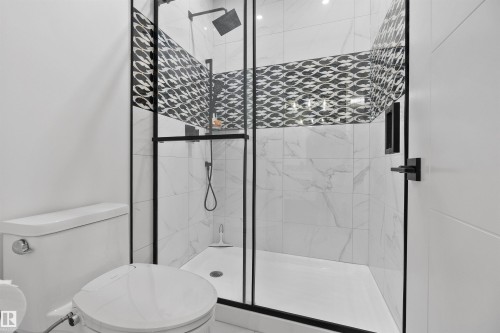 3904 Ginsburg Crescent, Edmonton, AB - Indoor Photo Showing Bathroom