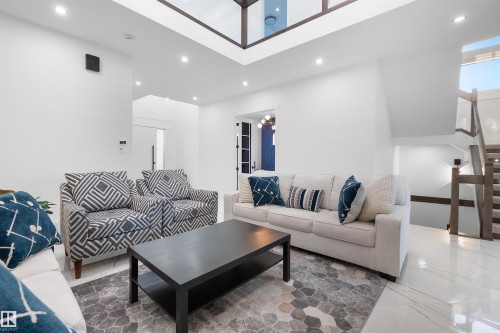 3904 Ginsburg Crescent, Edmonton, AB - Indoor Photo Showing Living Room