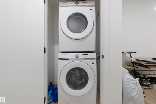 3904 Ginsburg Crescent, Edmonton, AB - Indoor Photo Showing Laundry Room