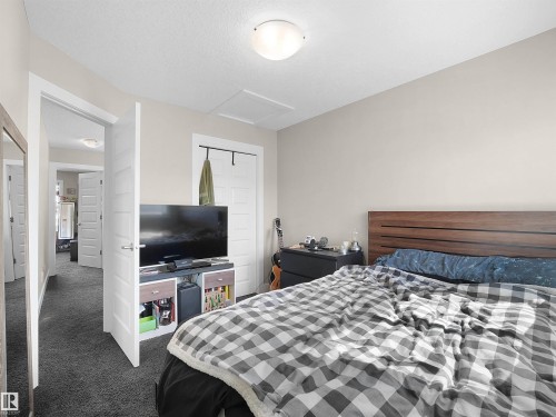 3464 Cutler Crescent, Edmonton, AB - Indoor Photo Showing Bedroom