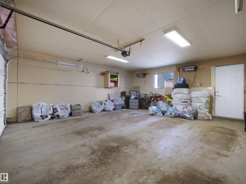 3464 Cutler Crescent, Edmonton, AB - Indoor Photo Showing Garage