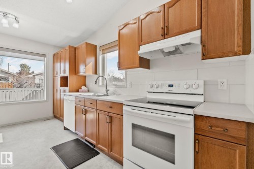 13818 131A Avenue, Edmonton, AB - Indoor Photo Showing Kitchen