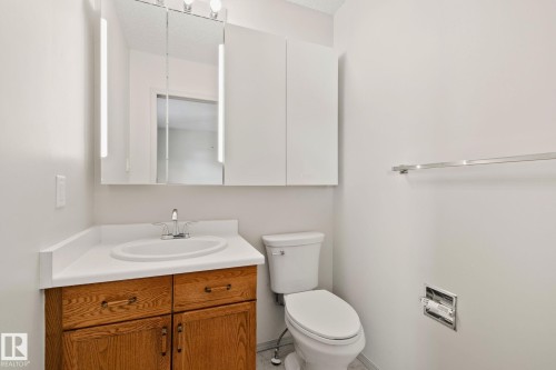 13818 131A Avenue, Edmonton, AB - Indoor Photo Showing Bathroom