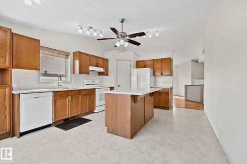 13818 131A Avenue, Edmonton, AB - Indoor Photo Showing Kitchen