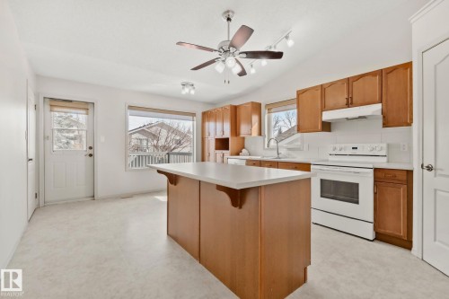 13818 131A Avenue, Edmonton, AB - Indoor Photo Showing Kitchen