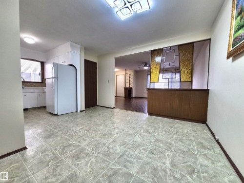 8725 152 Street, Edmonton, AB - Indoor