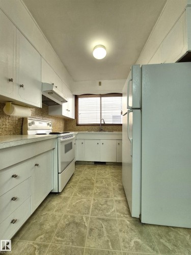 8725 152 Street, Edmonton, AB - Indoor Photo Showing Kitchen