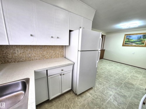 8725 152 Street, Edmonton, AB - Indoor