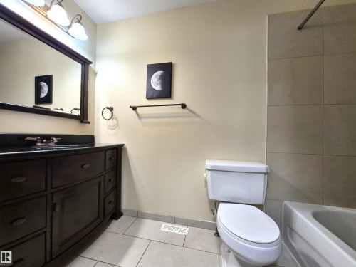 8725 152 Street, Edmonton, AB - Indoor Photo Showing Bathroom