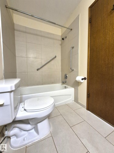 8725 152 Street, Edmonton, AB - Indoor Photo Showing Bathroom