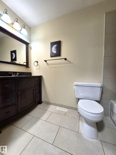 8725 152 Street, Edmonton, AB - Indoor Photo Showing Bathroom