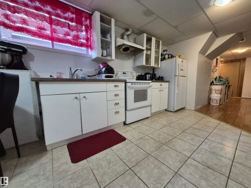 8725 152 Street, Edmonton, AB - Indoor Photo Showing Kitchen