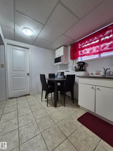 8725 152 Street, Edmonton, AB - Indoor