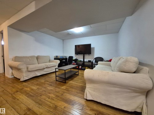 8725 152 Street, Edmonton, AB - Indoor