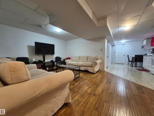 8725 152 Street, Edmonton, AB - Indoor