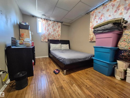 8725 152 Street, Edmonton, AB - Indoor Photo Showing Bedroom