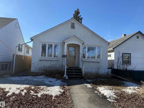 Charming single-story property featuring a front entrance with steps and a visible house number - 10839 73 Avenue, Edmonton, AB - Outdoor