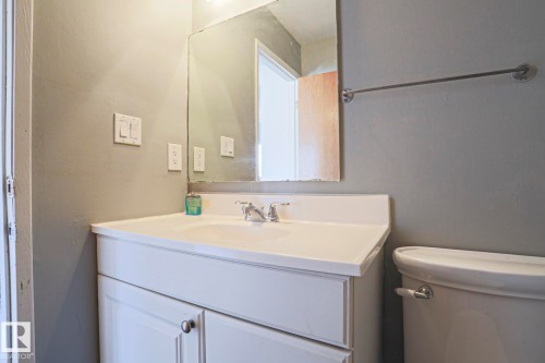 13818 114 Street Nw, Edmonton, AB - Indoor Photo Showing Bathroom