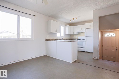 13818 114 Street Nw, Edmonton, AB - Indoor Photo Showing Kitchen