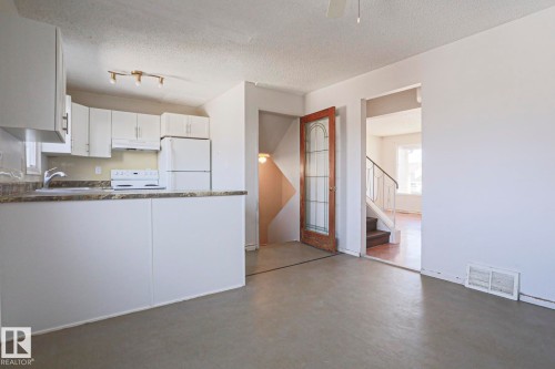 13818 114 Street Nw, Edmonton, AB - Indoor Photo Showing Kitchen