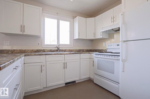 13818 114 Street Nw, Edmonton, AB - Indoor Photo Showing Kitchen