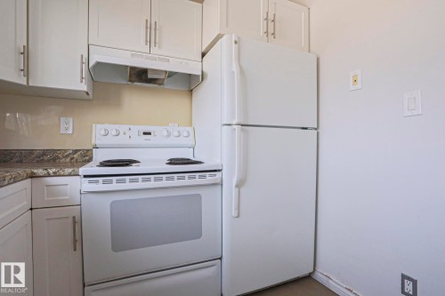 13818 114 Street Nw, Edmonton, AB - Indoor Photo Showing Kitchen