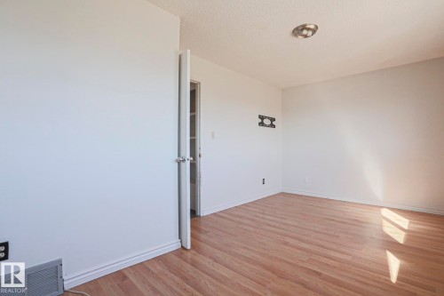 13818 114 Street Nw, Edmonton, AB - Indoor Photo Showing Other Room