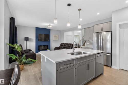 42 Prescott Boulevard, Spruce Grove, AB - Indoor Photo Showing Kitchen With Double Sink