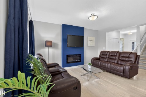 42 Prescott Boulevard, Spruce Grove, AB - Indoor Photo Showing Living Room With Fireplace