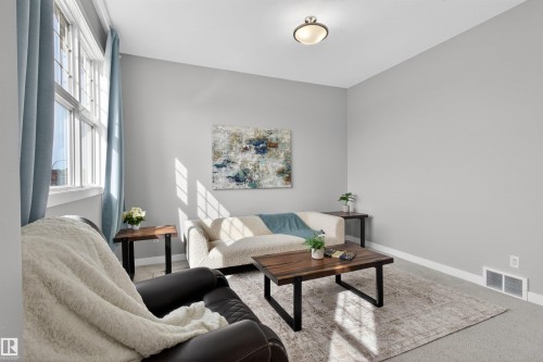 42 Prescott Boulevard, Spruce Grove, AB - Indoor Photo Showing Living Room