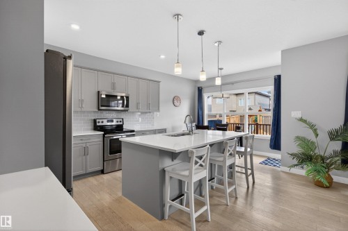 42 Prescott Boulevard, Spruce Grove, AB - Indoor Photo Showing Kitchen With Double Sink With Upgraded Kitchen