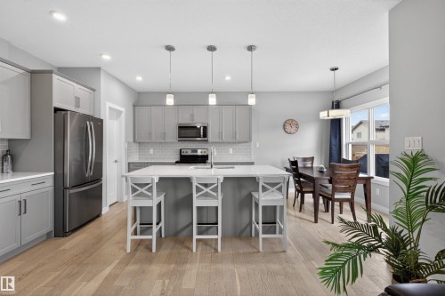 42 Prescott Boulevard, Spruce Grove, AB - Indoor Photo Showing Kitchen With Upgraded Kitchen