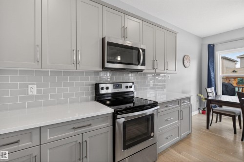 42 Prescott Boulevard, Spruce Grove, AB - Indoor Photo Showing Kitchen With Upgraded Kitchen