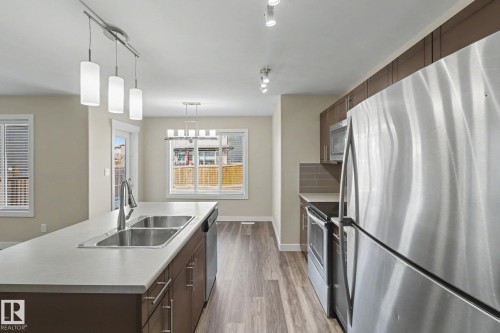 2547 Amerongen Crescent, Edmonton, AB - Indoor Photo Showing Kitchen With Double Sink With Upgraded Kitchen