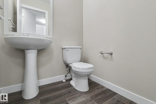 2547 Amerongen Crescent, Edmonton, AB - Indoor Photo Showing Bathroom