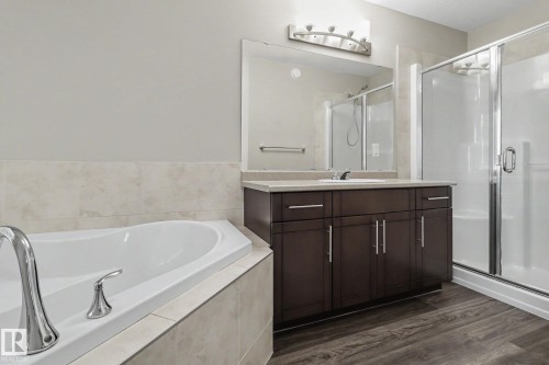 2547 Amerongen Crescent, Edmonton, AB - Indoor Photo Showing Bathroom