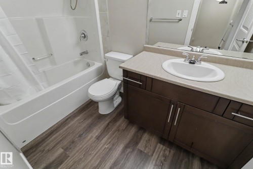2547 Amerongen Crescent, Edmonton, AB - Indoor Photo Showing Bathroom