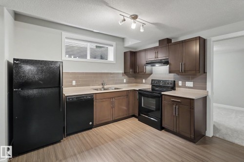 2547 Amerongen Crescent, Edmonton, AB - Indoor Photo Showing Kitchen With Double Sink