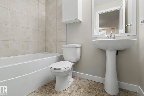 2547 Amerongen Crescent, Edmonton, AB - Indoor Photo Showing Bathroom