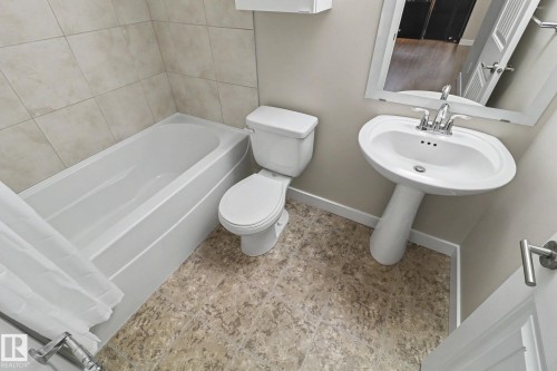 2547 Amerongen Crescent, Edmonton, AB - Indoor Photo Showing Bathroom
