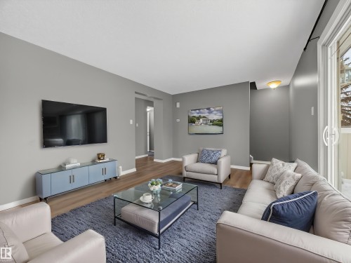 7715 37 Avenue, Edmonton, AB - Indoor Photo Showing Living Room