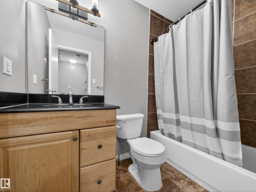 7715 37 Avenue, Edmonton, AB - Indoor Photo Showing Bathroom