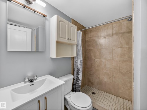 7715 37 Avenue, Edmonton, AB - Indoor Photo Showing Bathroom