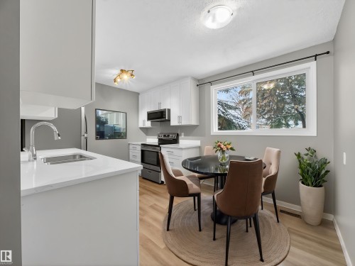 7715 37 Avenue, Edmonton, AB - Indoor