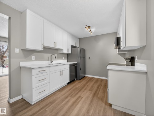7715 37 Avenue, Edmonton, AB - Indoor Photo Showing Kitchen